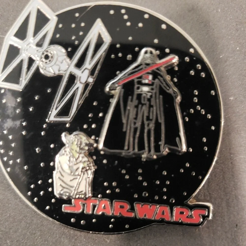 Disney Pin STAR WARS DARTH VADER & YODA BUILD A TIE FIGHTER HTF‎ GRAIL 00026